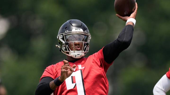 Quarterback updates, Kaleb McGary reportedly gets contract extension and other news from Falcons camp Monday