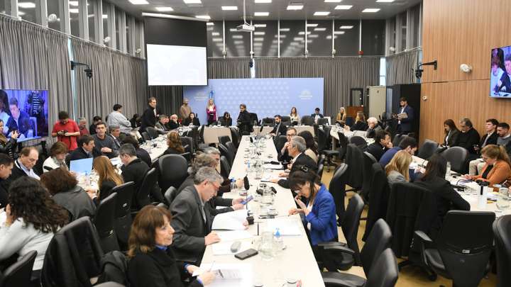 El Gobierno metió la cola y partió el bloque de gobernadores en la pulseada por los ATN y combustibles