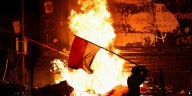 Violentas protestas en Indonesia tras el atropello de un mototaxista por parte de la Policía: al menos tres muertos y dos Parlamentos regionales incendiados