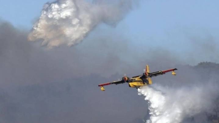 375 horas de vuelo y 1.077 descargas por los incendios