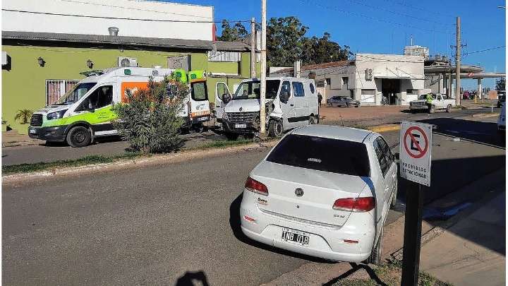 Fuerte accidente en Basavilbaso entre un auto y una camioneta
