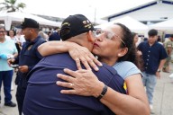 “Mi amor, estoy triste, pero orgullosa, porque es lo que siempre has querido”: familiares despidieron a marinos que participarán en ejercicio en Estados Unidos