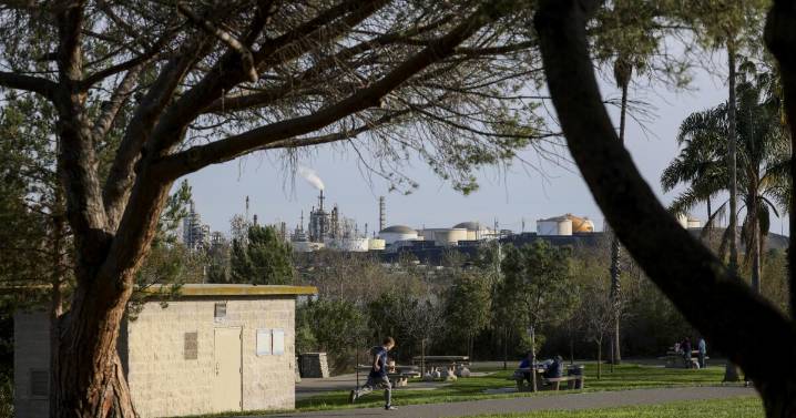 Deaths, illness from air pollution related to gas and oil hit people of color hardest, study finds