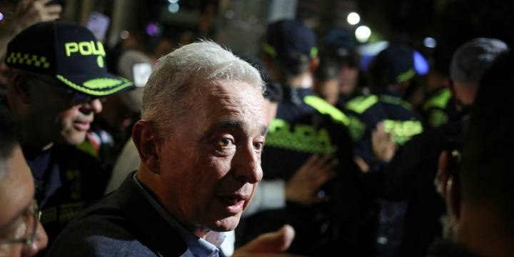 Álvaro Uribe estalló contra el Gobierno por ataques terroristas en Antioquia y Cali: “O derrotamos el narcoterrorismo o acaba con Colombia”