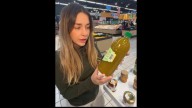 Una española prueba el aceite de oliva en un supermercado de Marruecos y su reacción se hace viral: "Huele..."