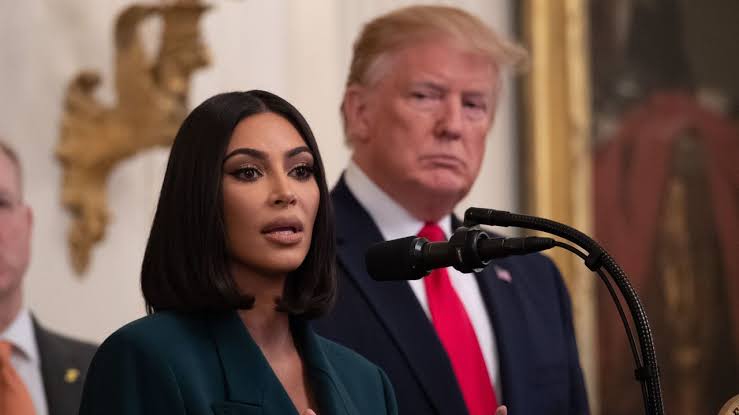 Kim Kardashian critica redadas del ICE y la política migratoria de Trump