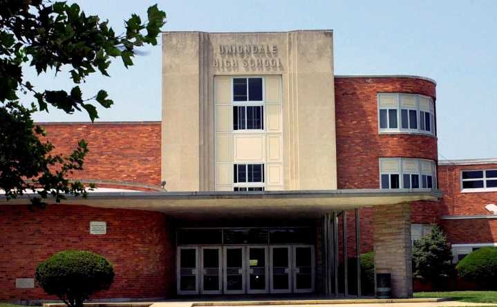 Pocos distritos escolares en el Town de Hempstead publican las políticas DEI