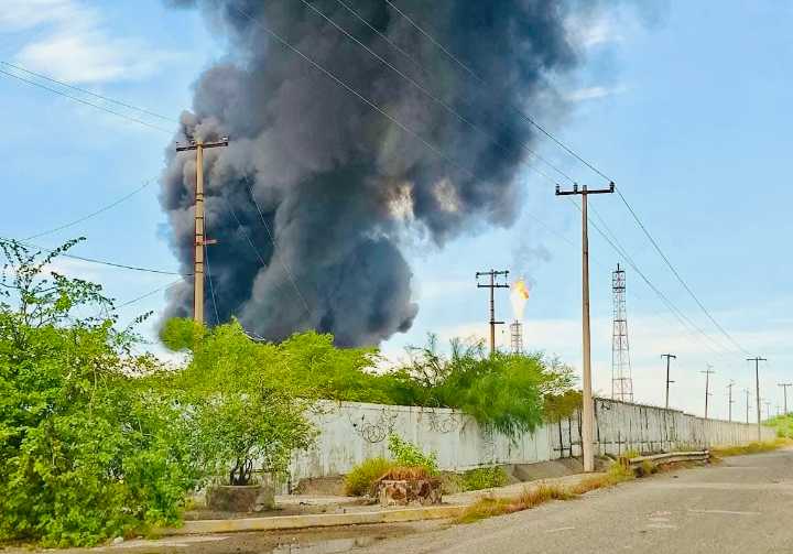 Conato de incendio en refinería de Salina Cruz por falla en planta catalítica; situación ya controlada