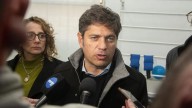 AXEL KICILLOF EN AZUL . "Está todo parado con la Argentina de Milei"