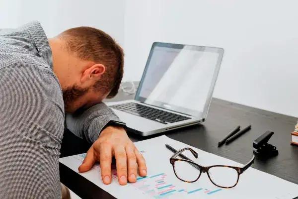 Aislamiento laboral, la amenaza silenciosa que está vaciando oficinas; 40% renuncia por esta causa