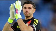 Dibu Martínez, ausente en el debut de Aston Villa: no estuvo ni en el banco y crecieron los rumores sobre su salida