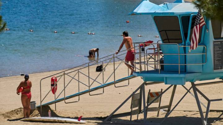 US heat wave smothers Pacific Northwest, poses extreme risk in California and Arizona