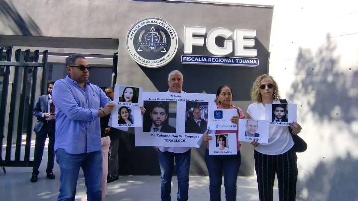 Víctimas de fraude piramidal protestaron frente a la FGE en Tijuana; hay mil 200 afectados