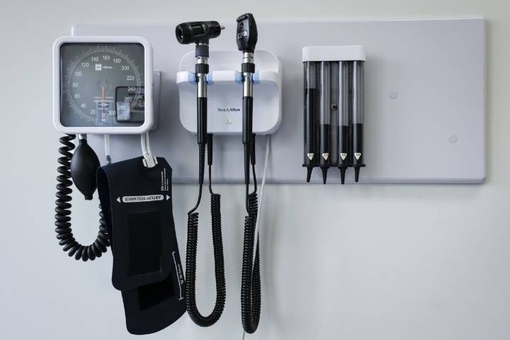 Alberta COVID-19 vaccination program triggers confusion, criticism