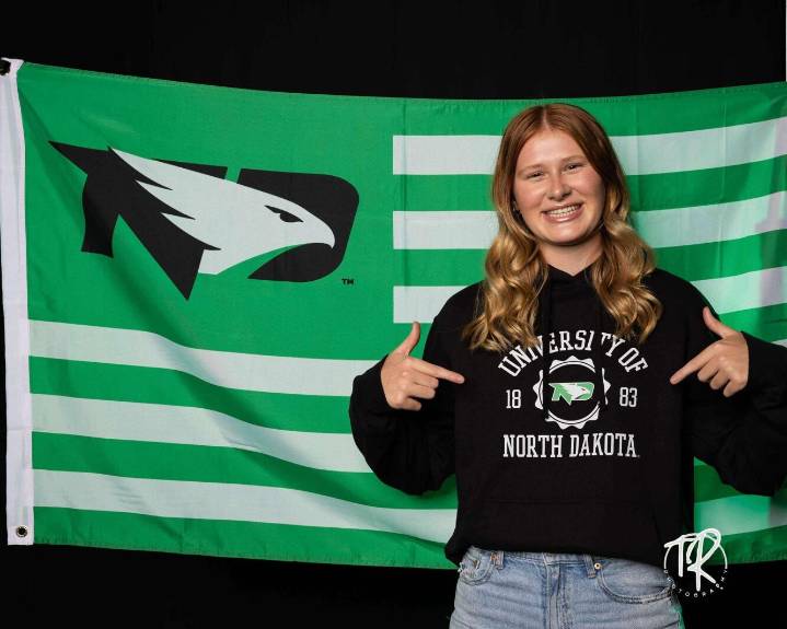 Familial culture brings versatile forward Kinley Smith to UND basketball