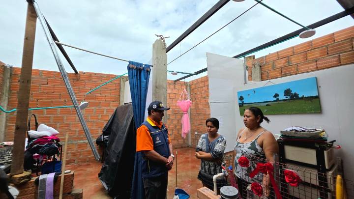 Ayuda inmediata del Gobernador cambió lágrimas por sonrisas, tras vendaval que descapotó una vivienda