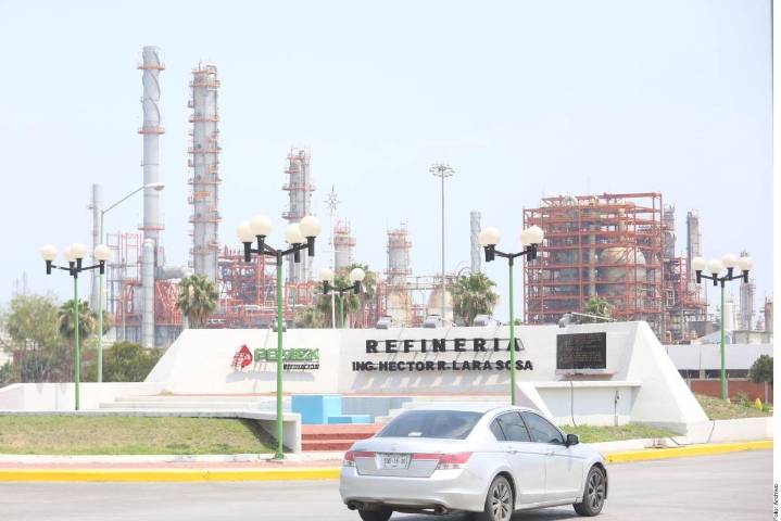 Pemex analiza esquemas para invertir en gas