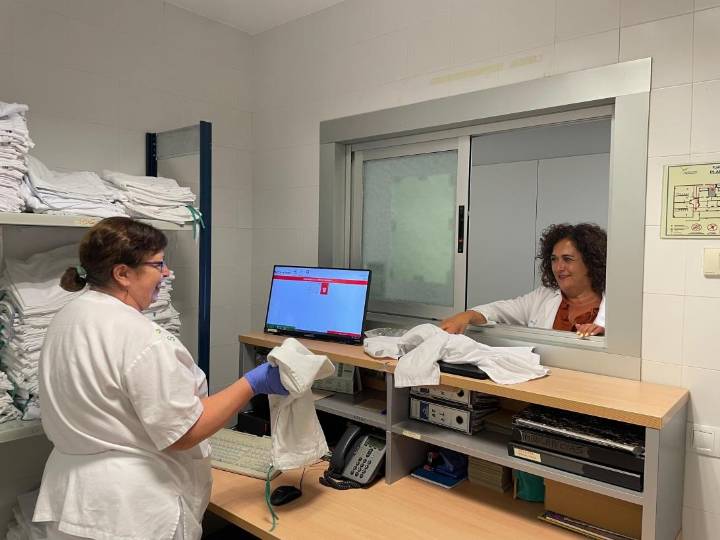 El Hospital de Villarrobledo ha actualizado su servicio de lavandería con la instalación de un sistema de trazabilidad textil inteligente