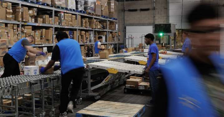 Walmart gives employees grocery discount