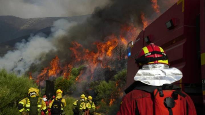 España sigue la lucha contra los incendios: Más de 380,000 hectáreas afectadas