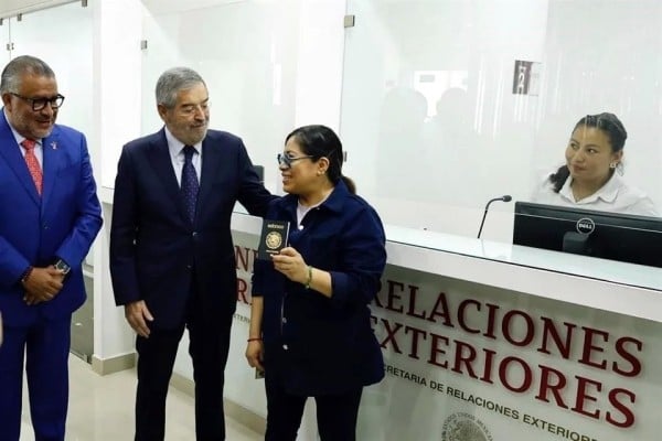 Facilita SRE pasaporte para evitar coyotes: De la Fuente