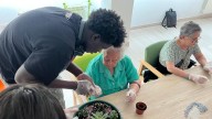 La residencia municipal de Mieres acoge encuentros de convivencia entre jóvenes y mayores: "Previenen el aislamiento social"