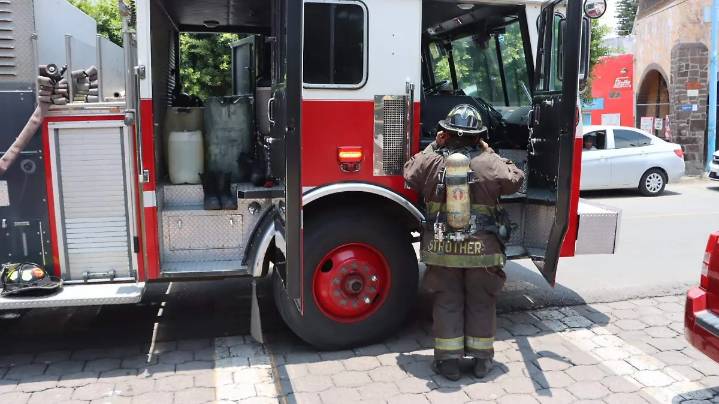 Bomberos atienden emergencias por caídas de árboles en San Juan del Río