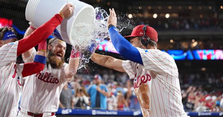 Phillies walk off against Braves on 10th