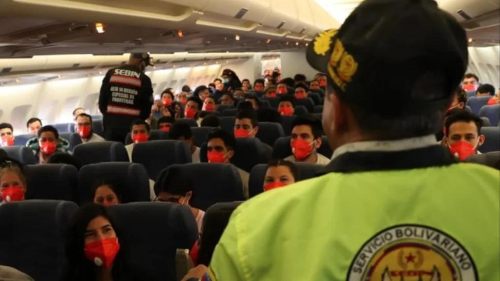 Arriba al país otro vuelo con 183 venezolanos repatriados desde EE.UU.