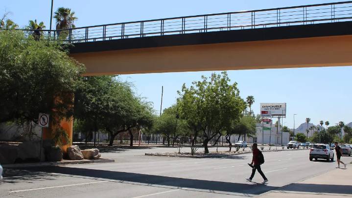 Antonio Astiazarán promete alternativas para el puente peatonal de la Unison en Hermosillo