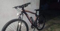 Con mucha rapidez, un ladrón le robó la bicicleta a un trabajador