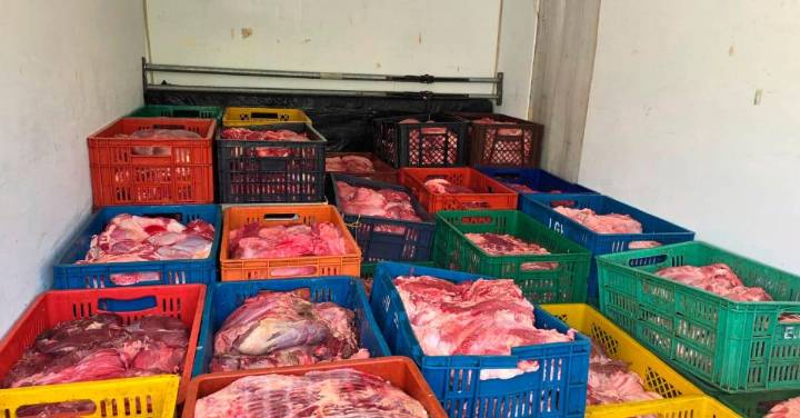 Decomisan casi 3 toneladas de carne insalubre que llevaban en un furgón por la vía Barbosa