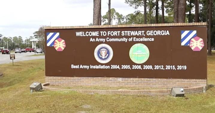 5 soldiers were shot at Fort Stewart in Georgia. A suspect is in custody.