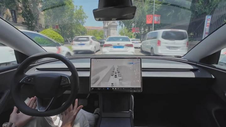 Accionistas de Tesla presentan una demanda contra la firma por falsear datos sobre sus robotaxis