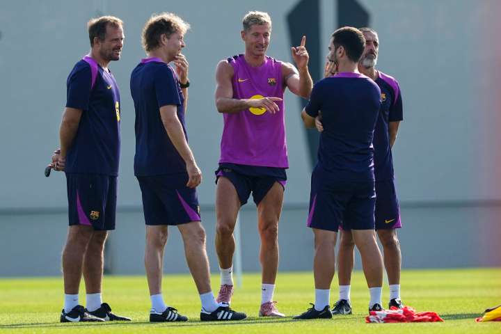 Lewandowski recibe el alta médica; De Jong, con permiso del club, no viaja a Valencia