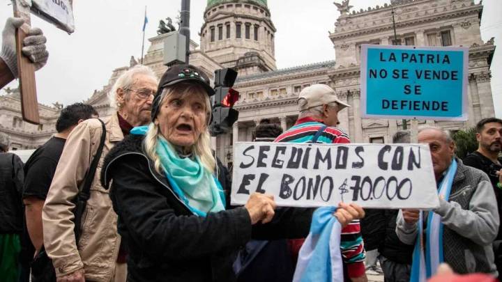 Jubilados y trabajadores del Garrahan se movilizan en el centro porteño Los jubilados marchan al Congreso y los trabajadores del Hospital Garrahan realizarán un paro de 24 horas. Se manifestarán ademá
