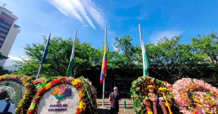 Eucaristía, velatón y tres días de duelo: los homenajes a Miguel Uribe en Medellín
