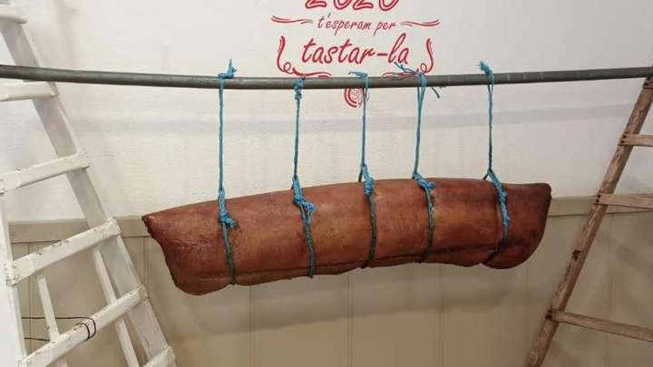 Vermut con dimonis: Sant Joan degustará una sobrasada de 76 kilos, la más grande del mundo