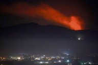 Israel bombardea Siria de nuevo; tropas atacan al sur de Damasco
