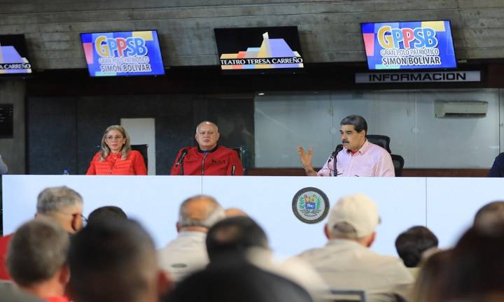 Presidente Maduro ordena despliegue de la Milicia activada y bien armada en todo el país