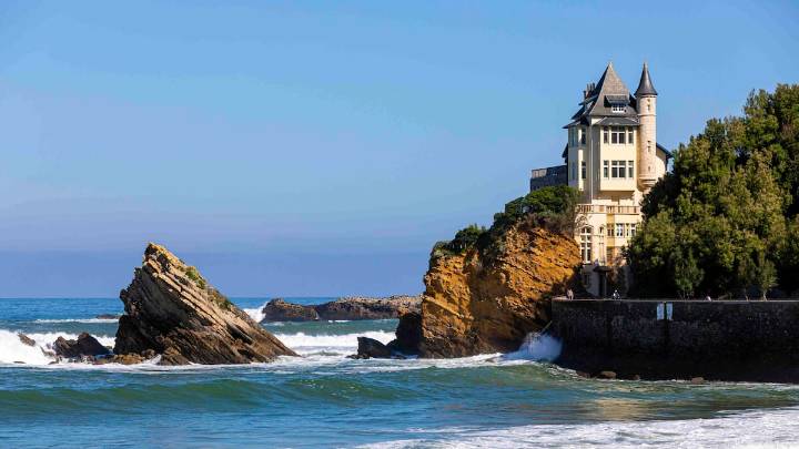 La actividad aparentemente inofensiva que puede acabar en multa de 150.000 euros si vas a las playas francesas este verano