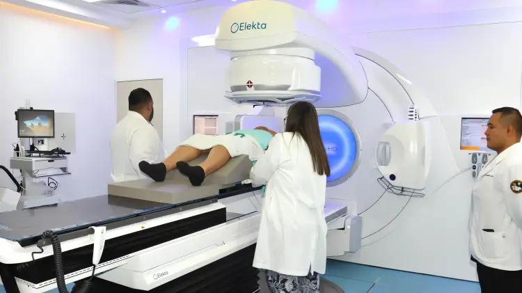 IMSS en Sonora estrena acelerador lineal para trat...