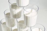¿Beber leche hace que mis huesos sean más fuertes?