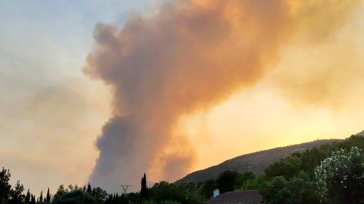 La evolución desfavorable del fuego en Jarilla, con 5.800 hectáreas arrasadas, obliga a confinar Segura de Toro