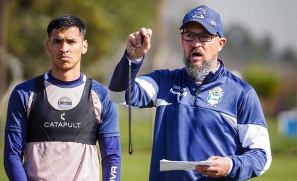 Gimnasia se prepara en Abasto y continúan las dudas en una de las bandas