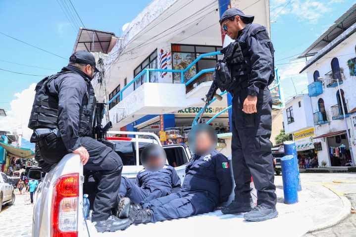 Fiscalía y fuerzas federales toman control de seguridad en Putla, #Oaxaca, y detienen a policías ligados al crimen