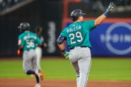 Cal Raleigh hits MLB-leading 46th homer and sparks five-run seventh as Mariners outslug Mets 11