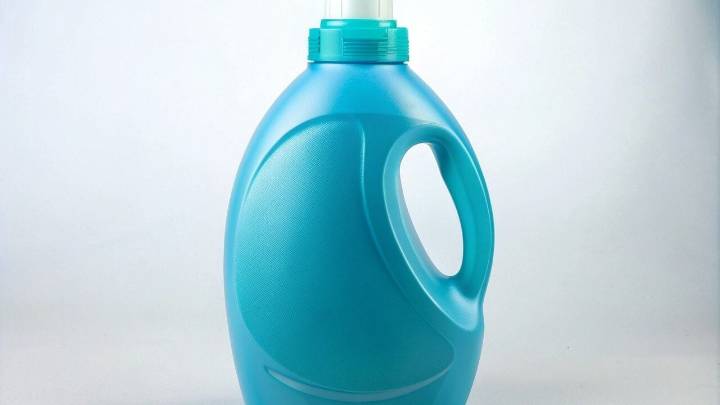 No tires el envase de suavizante o detergente para ropa vacío: creá esto tan hermoso como todo un diseñador de Pinterest