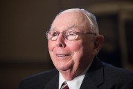 El multimillonario Charlie Munger dice que abandonó el seguro una vez que se hizo rico y autoasegurado como “todas las personas inteligentes” lo hacen, “hay muchos desechos”