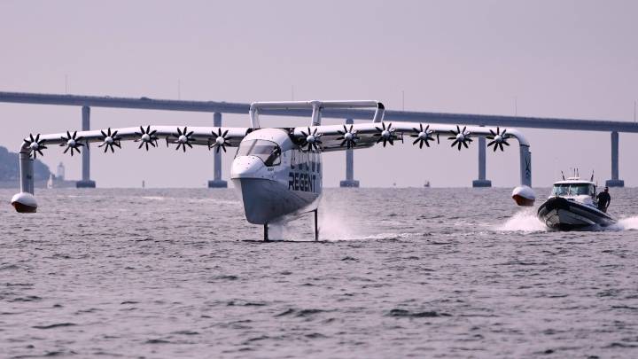 Winged ferry that glides like a pelican tested for coastal trips